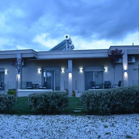 Cross Plaza Aparthotel สตาวรอส ภายนอก รูปภาพ