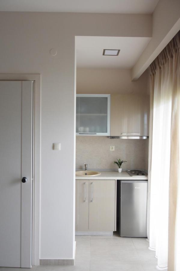 Cross Plaza Aparthotel สตาวรอส ภายนอก รูปภาพ
