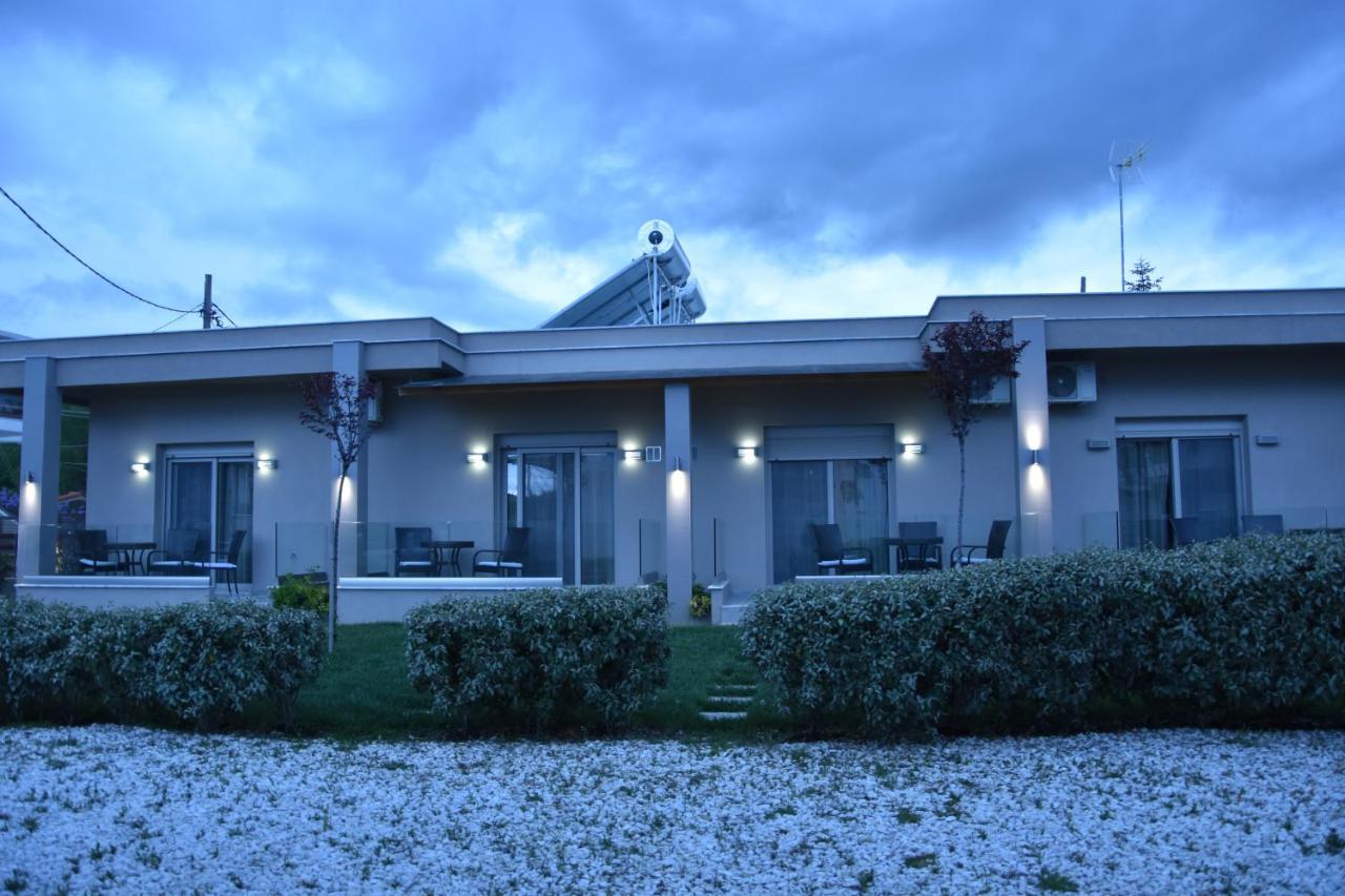 Cross Plaza Aparthotel สตาวรอส ภายนอก รูปภาพ