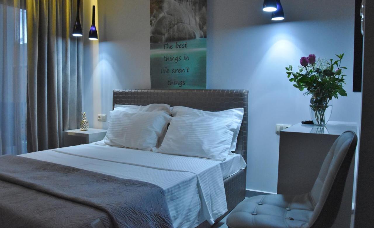 Cross Plaza Aparthotel สตาวรอส ภายนอก รูปภาพ