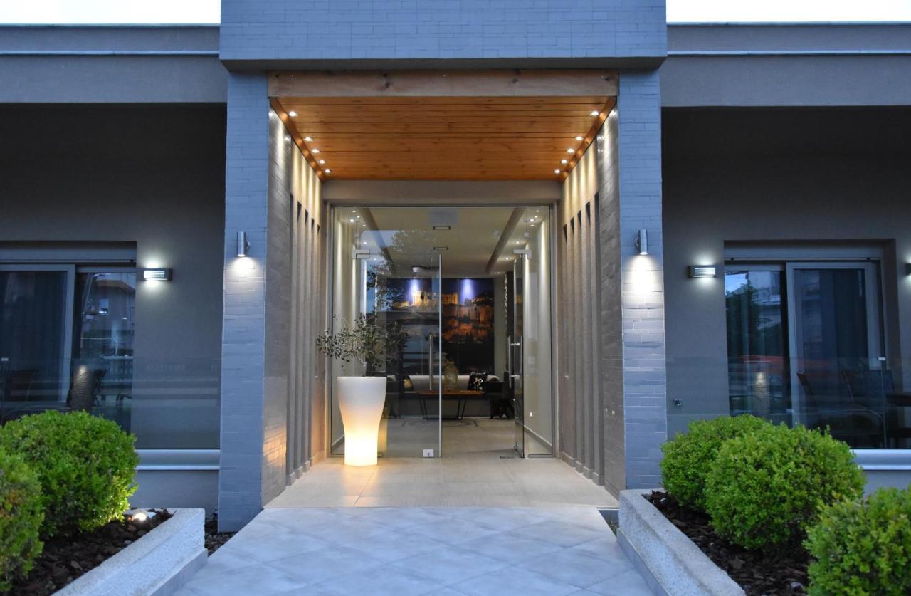 Cross Plaza Aparthotel สตาวรอส ภายนอก รูปภาพ
